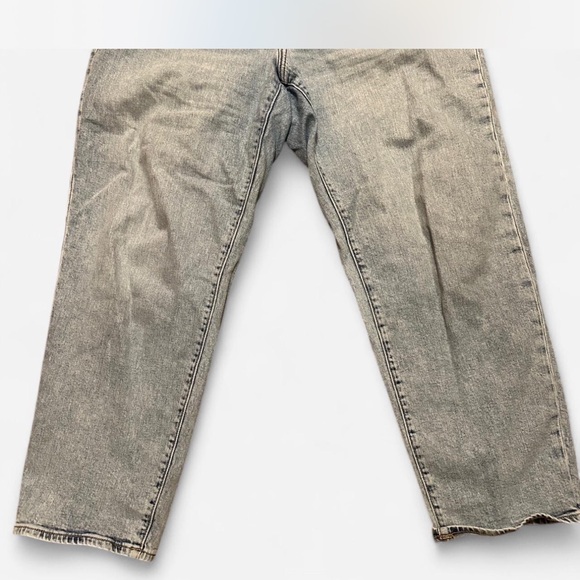 Casual Light Wash Jeans - Picture 4 of 4